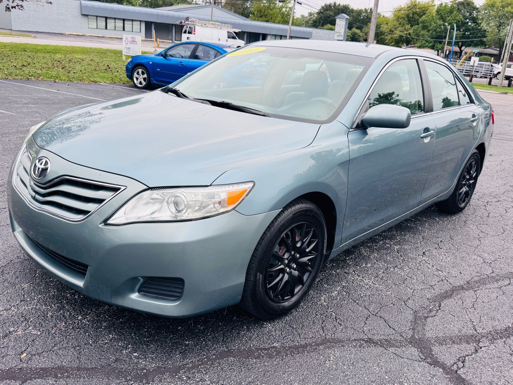 2010 Toyota Camry Image 1