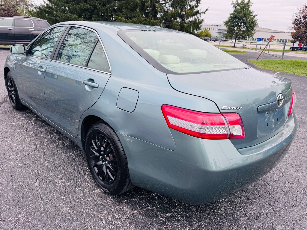 2010 Toyota Camry Image 3