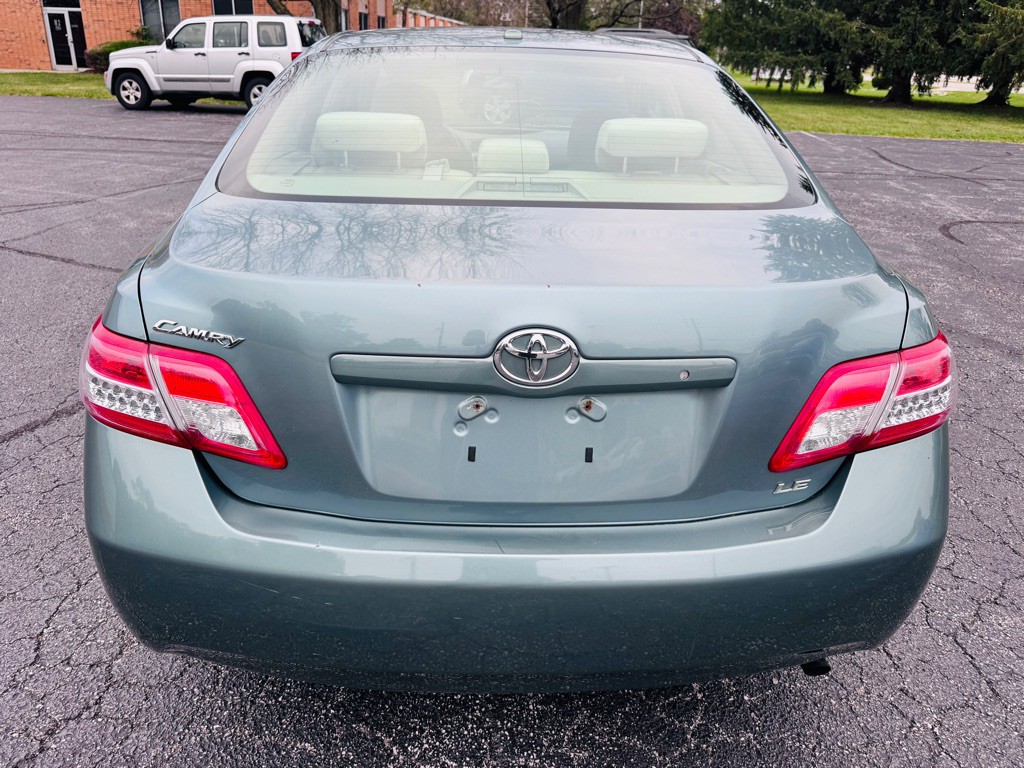 2010 Toyota Camry Image 4