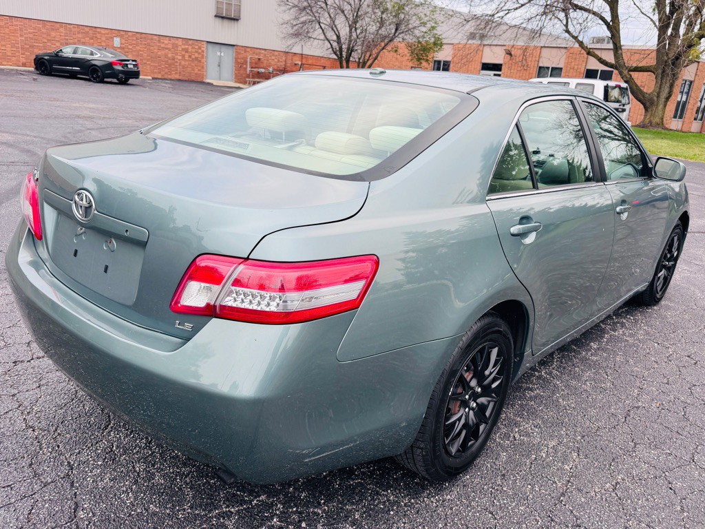 2010 Toyota Camry Image 5