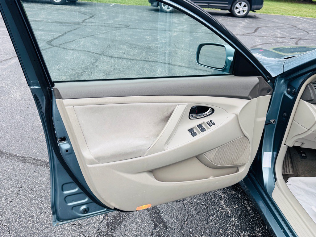 2010 Toyota Camry Image 9