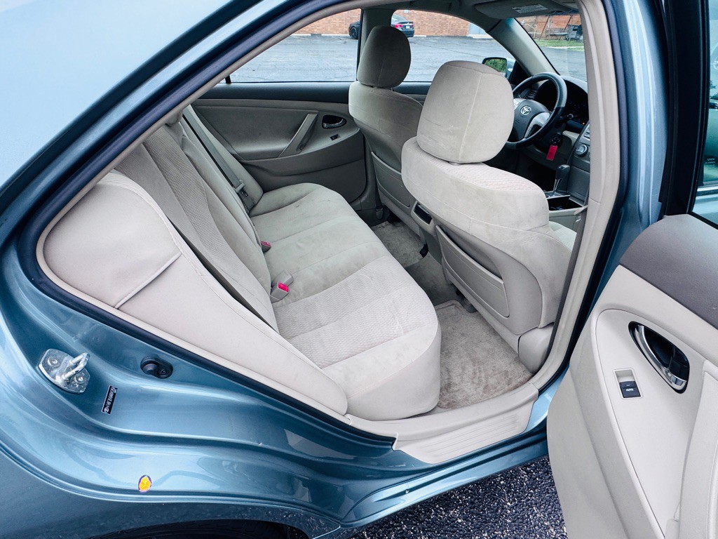 2010 Toyota Camry Image 12
