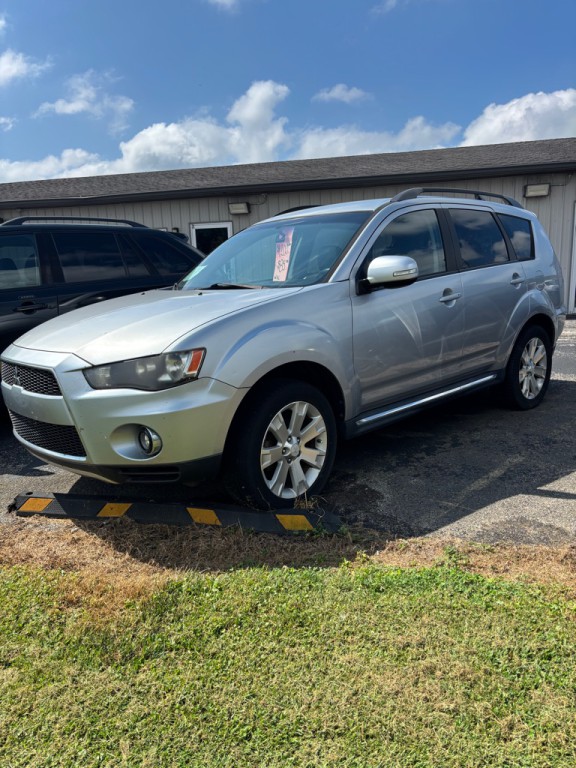 2010 Mitsubishi Outlander Image 2