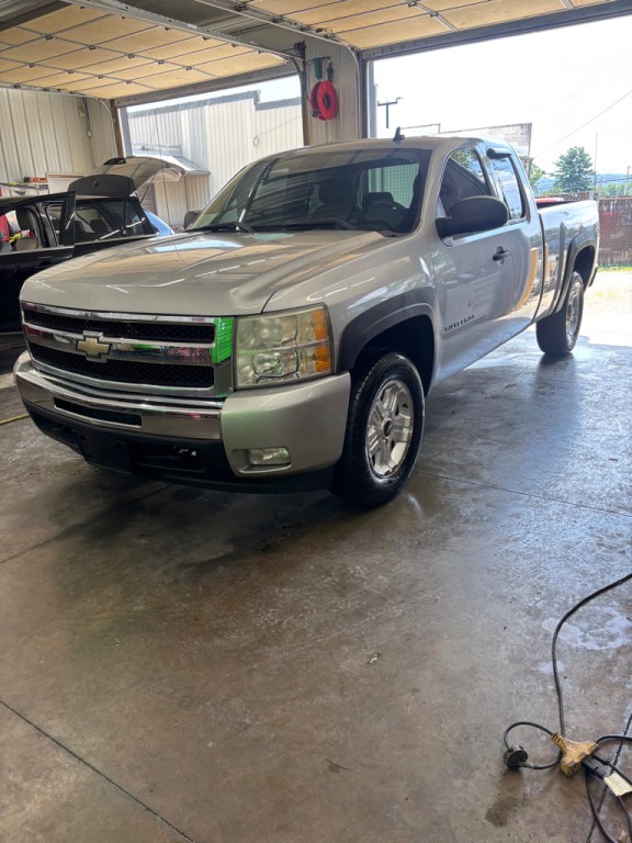2010 Chevrolet Silverado 1500 Image 2