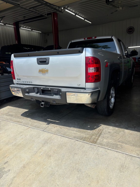 2010 Chevrolet Silverado 1500 Image 3
