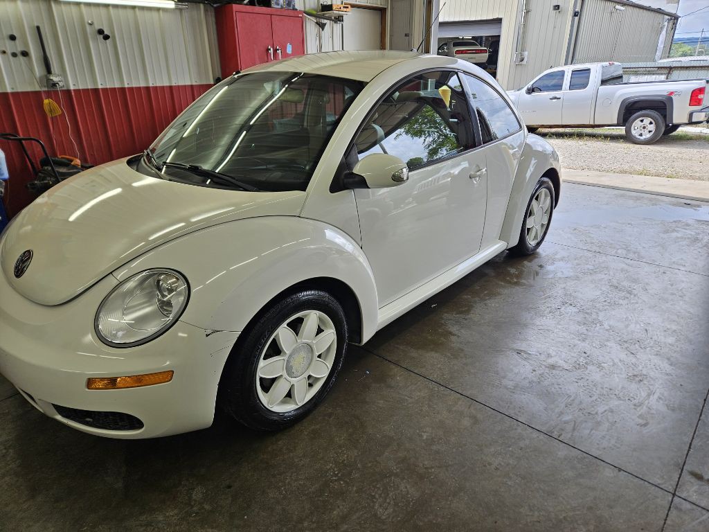 2010 Volkswagen Beetle Image 3
