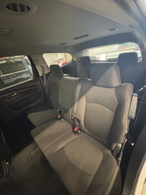 2010 Chevrolet Traverse Image 3