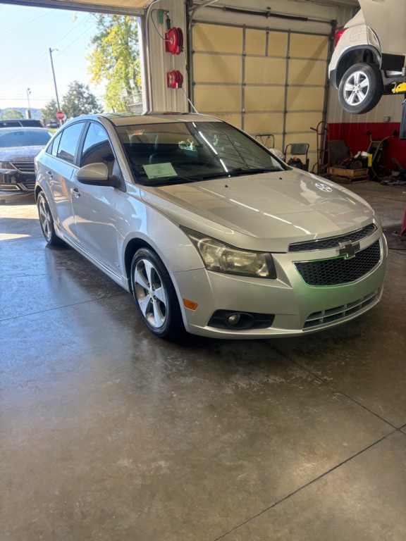 2011 Chevrolet Cruze Image 2