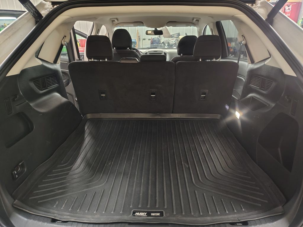 2017 Ford Edge Image 8