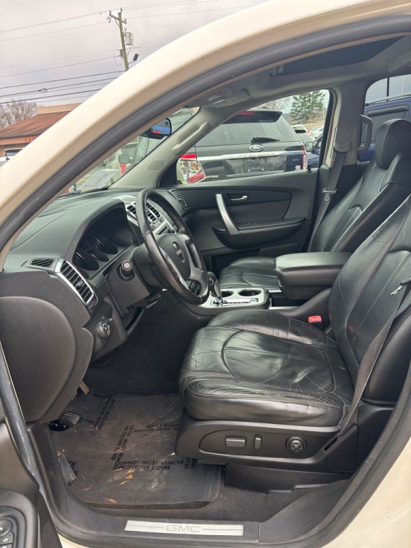 2008 GMC Acadia Image 3