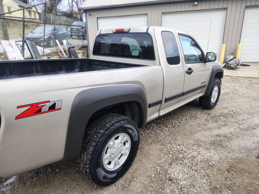 2004 Chevrolet Colorado Image 3