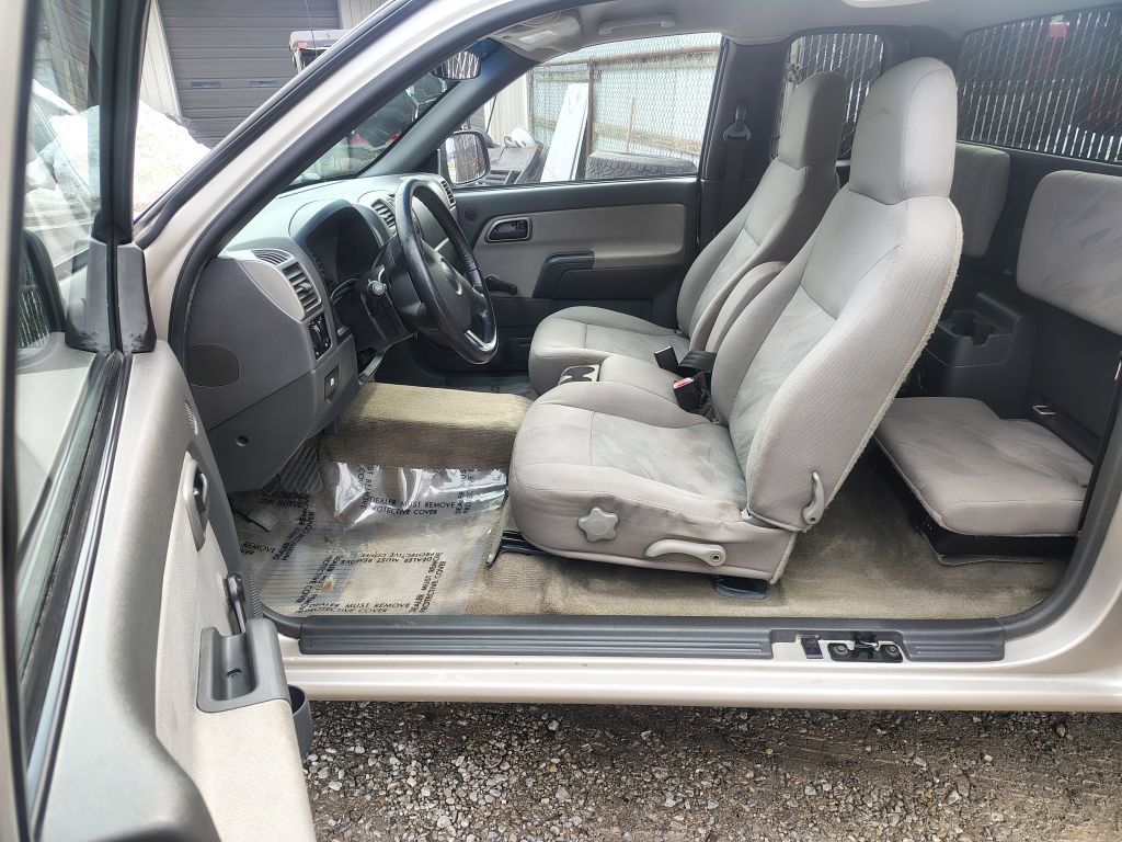 2004 Chevrolet Colorado Image 5