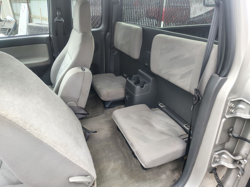 2004 Chevrolet Colorado Image 6