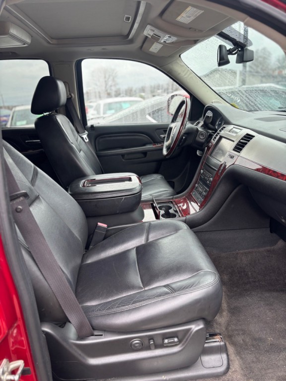 2012 Cadillac Escalade Image 4