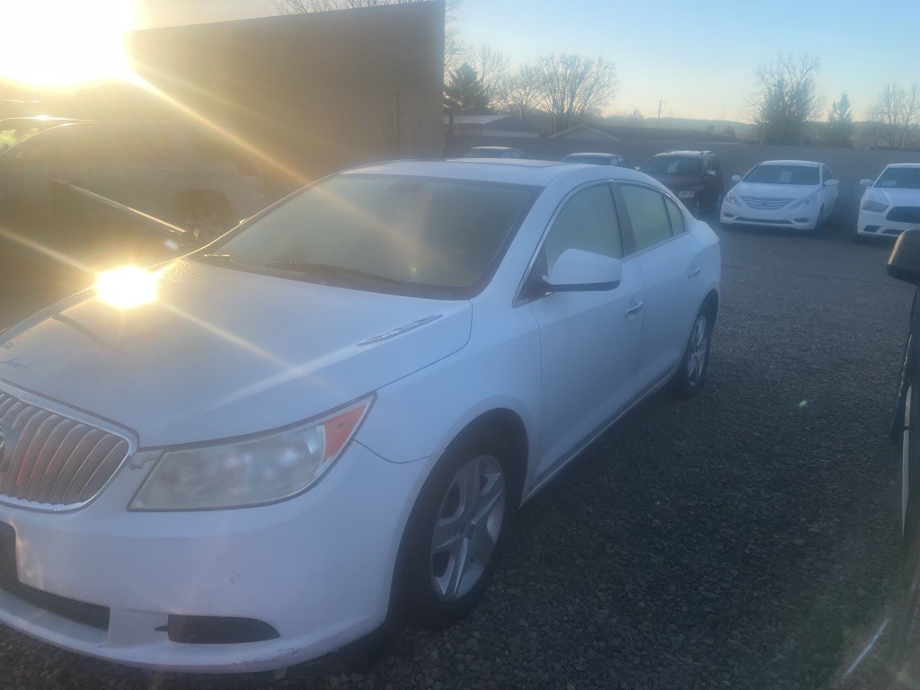 2010 Buick Lacrosse Image 2
