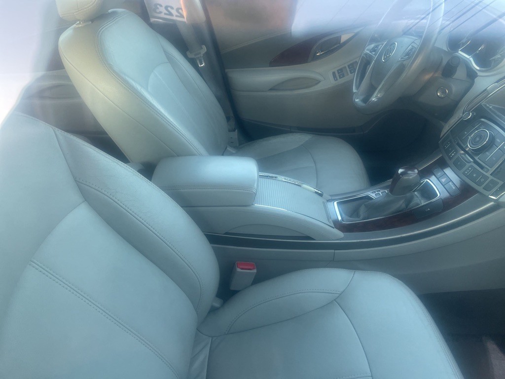 2010 Buick Lacrosse Image 5