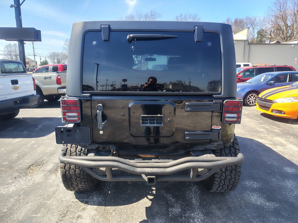 2011 Jeep Wrangler Unlimited Image 2
