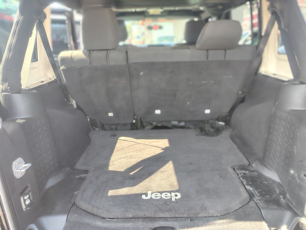 2011 Jeep Wrangler Unlimited Image 9