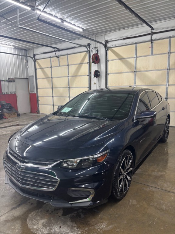 2017 Chevrolet Malibu Image 2