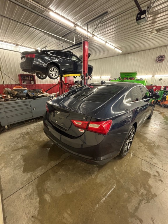 2017 Chevrolet Malibu Image 3