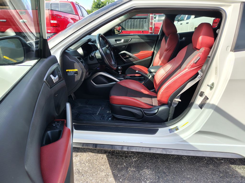 2014 Hyundai Veloster Image 3