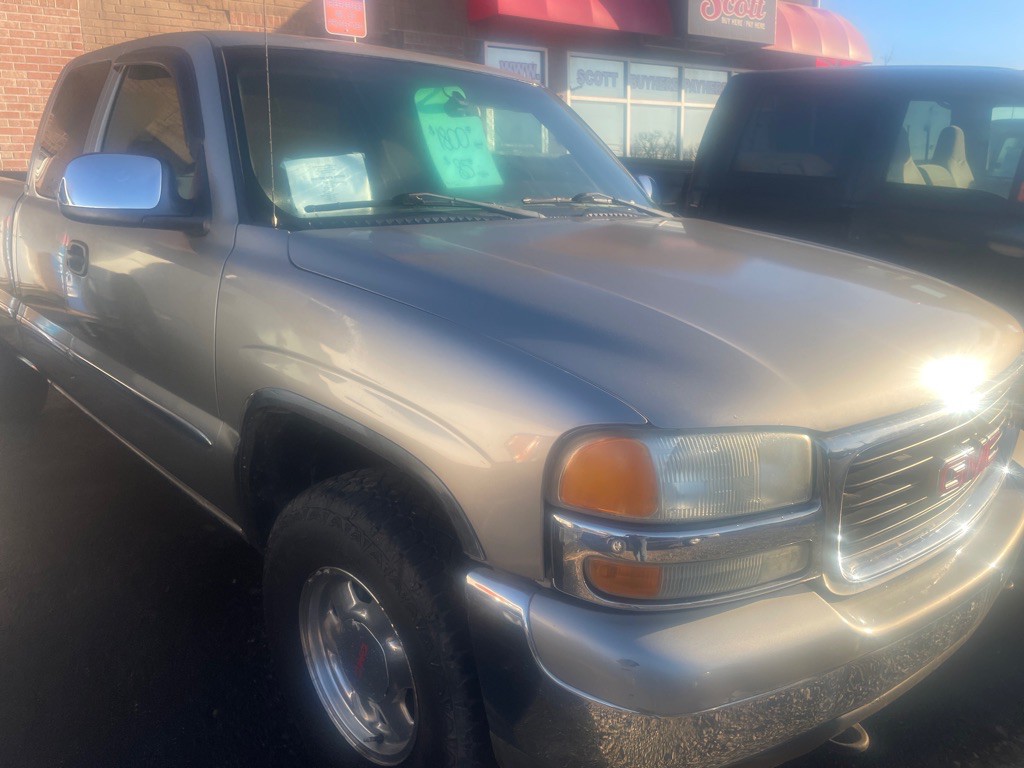 2002 GMC Sierra Image 2