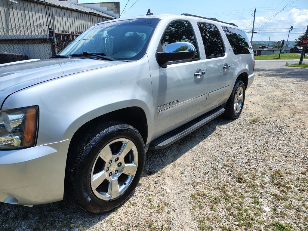 2013 Chevrolet Suburban Image 2