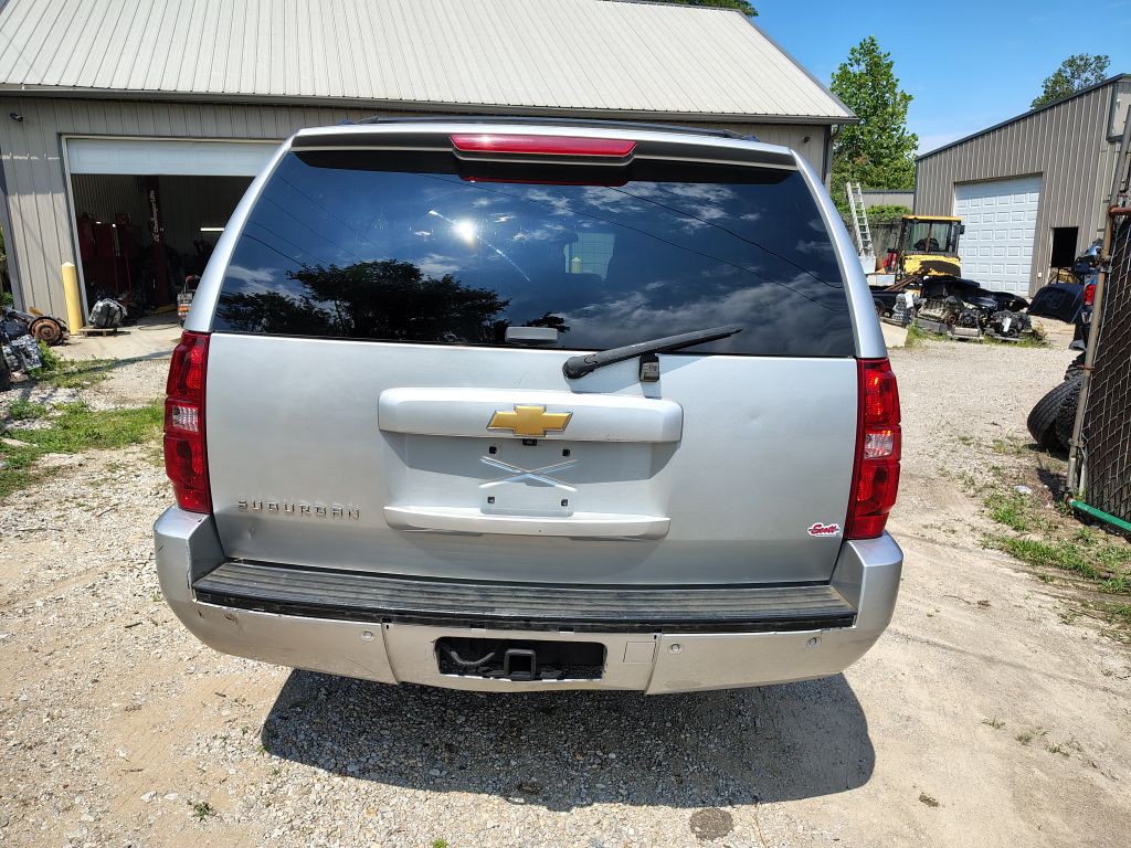 2013 Chevrolet Suburban Image 3