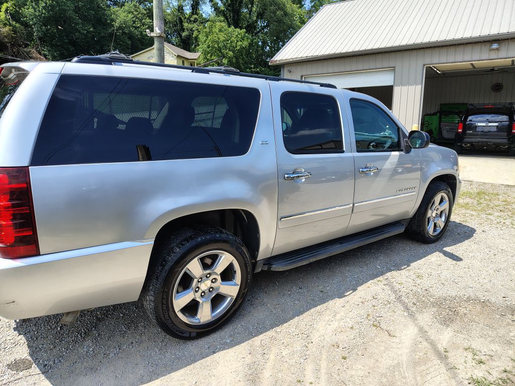 2013 Chevrolet Suburban Image 4