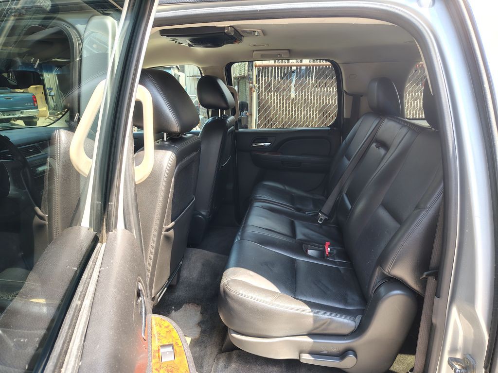 2013 Chevrolet Suburban Image 6