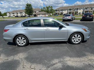 2009 Honda Accord Image 2
