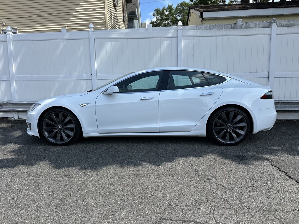 2016 Tesla Model S Image 4