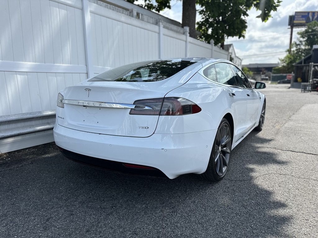 2016 Tesla Model S Image 7