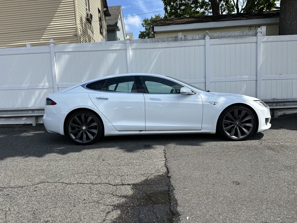 2016 Tesla Model S Image 8