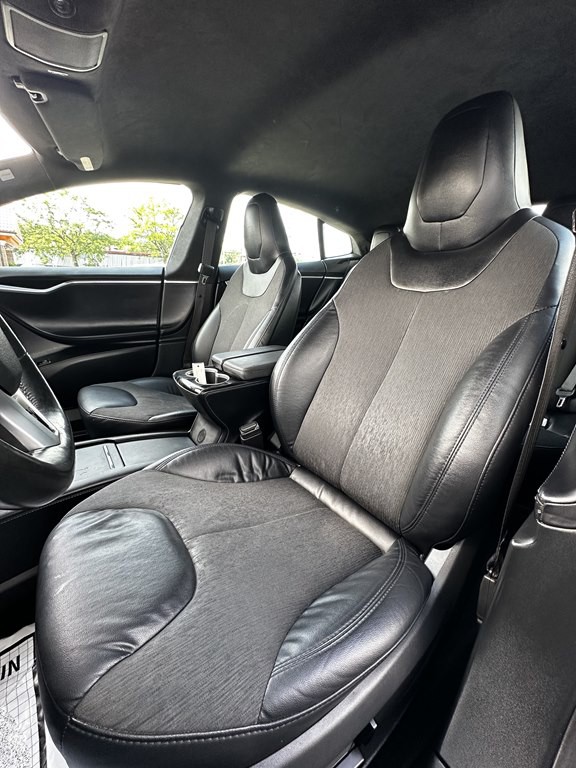 2016 Tesla Model S Image 14