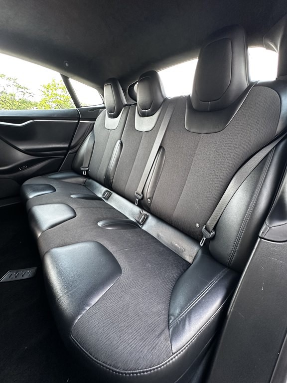 2016 Tesla Model S Image 15