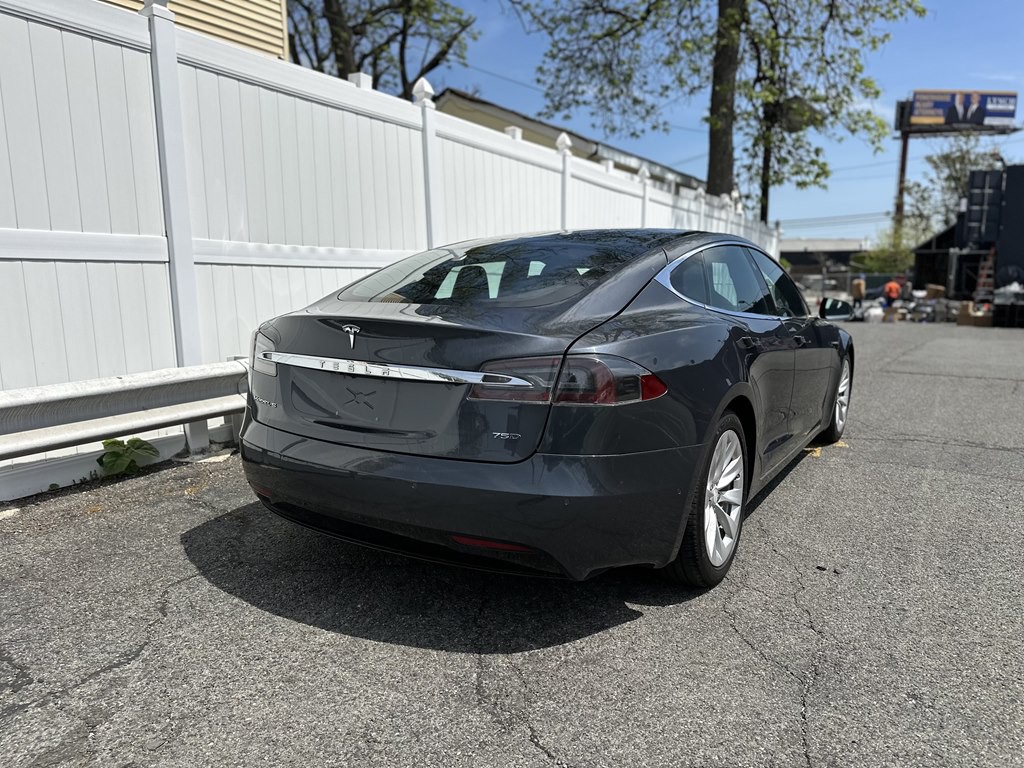 2016 Tesla Model S Image 7