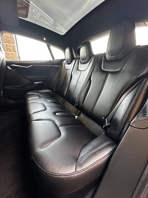 2016 Tesla Model S Image 15