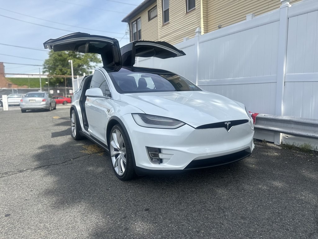 2016 Tesla Model X Image 3