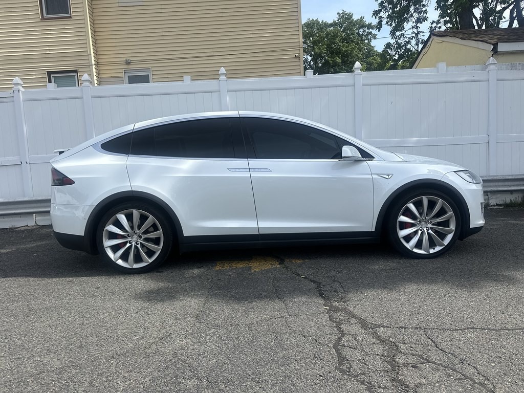 2016 Tesla Model X Image 8