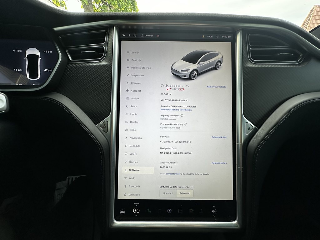 2016 Tesla Model X Image 10