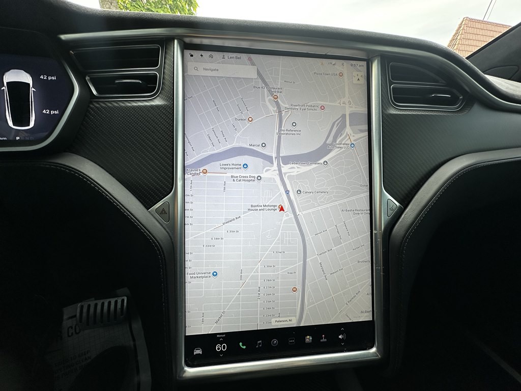 2016 Tesla Model X Image 11