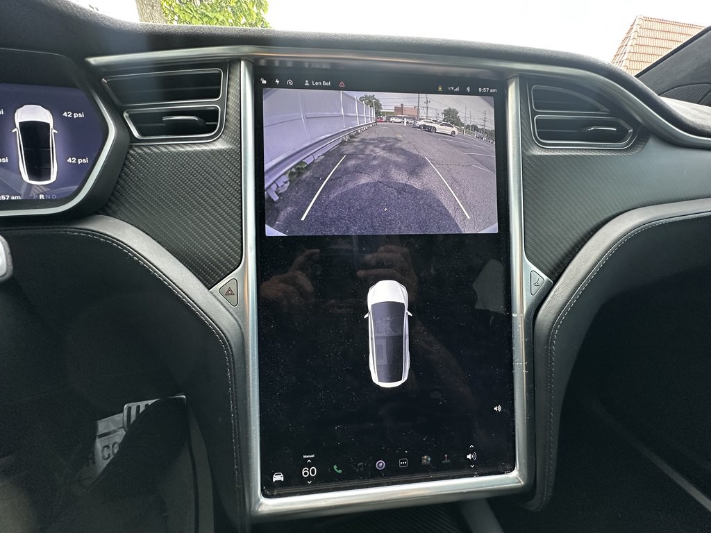 2016 Tesla Model X Image 12