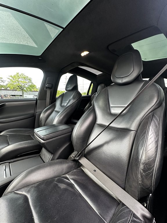 2016 Tesla Model X Image 13