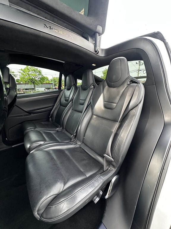 2016 Tesla Model X Image 14
