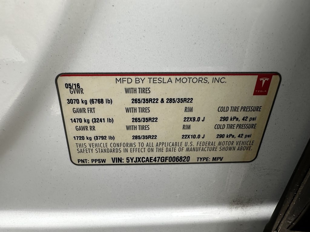 2016 Tesla Model X Image 16