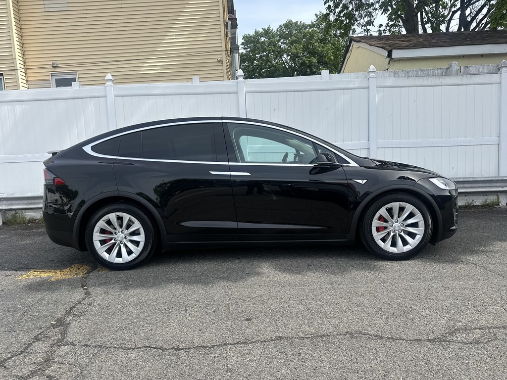2016 Tesla Model X Image 8