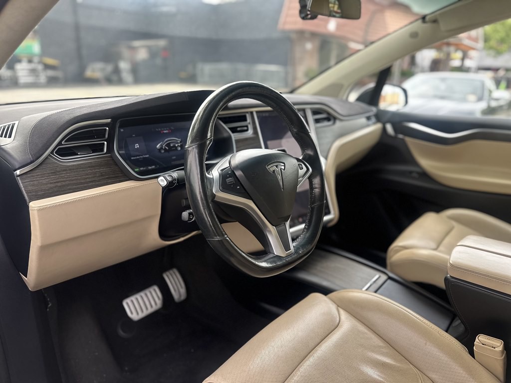 2016 Tesla Model X Image 9