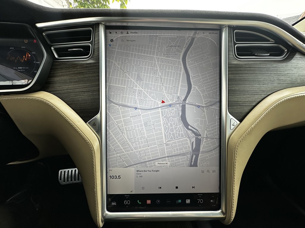 2016 Tesla Model X Image 11