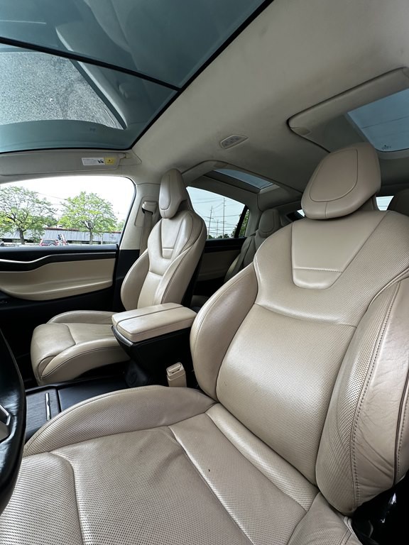 2016 Tesla Model X Image 13